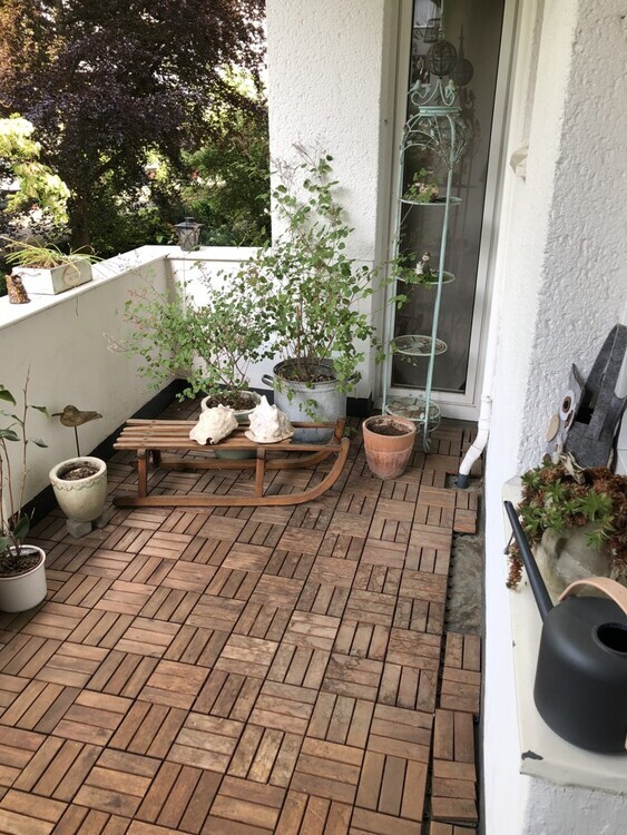 Mitten in der Stadt und trotzdem ruhig wohnen - Balkon und Einbauküche