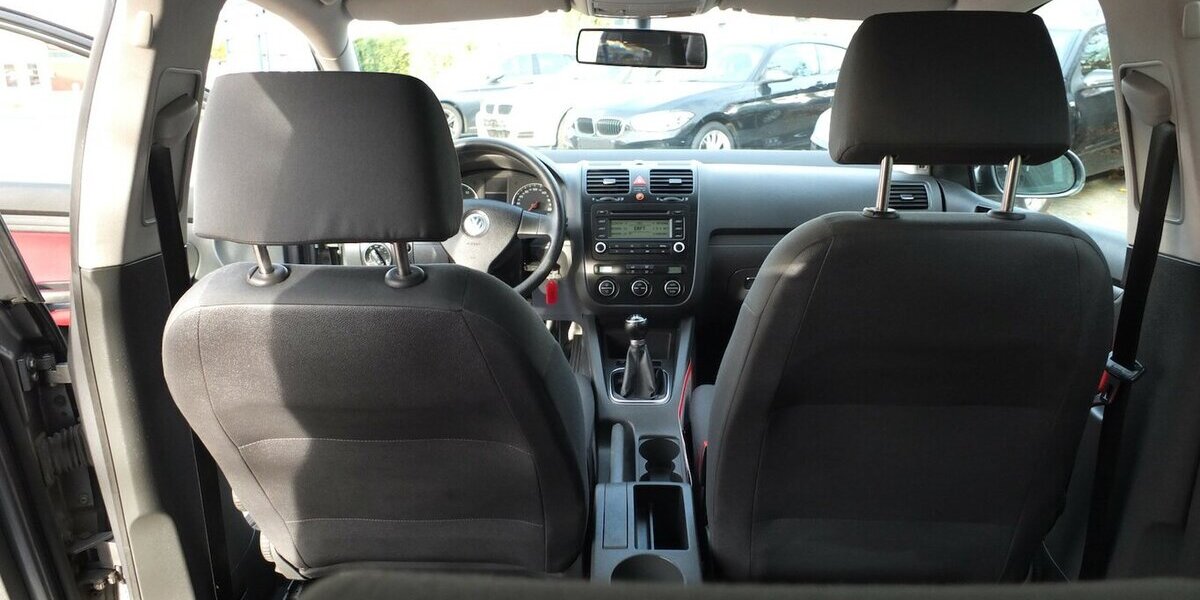 VW Golf TRENDLINE KLIMAAUTOMATIK 5-TÜRIG 132.115 km 4.904 € Köln 50858