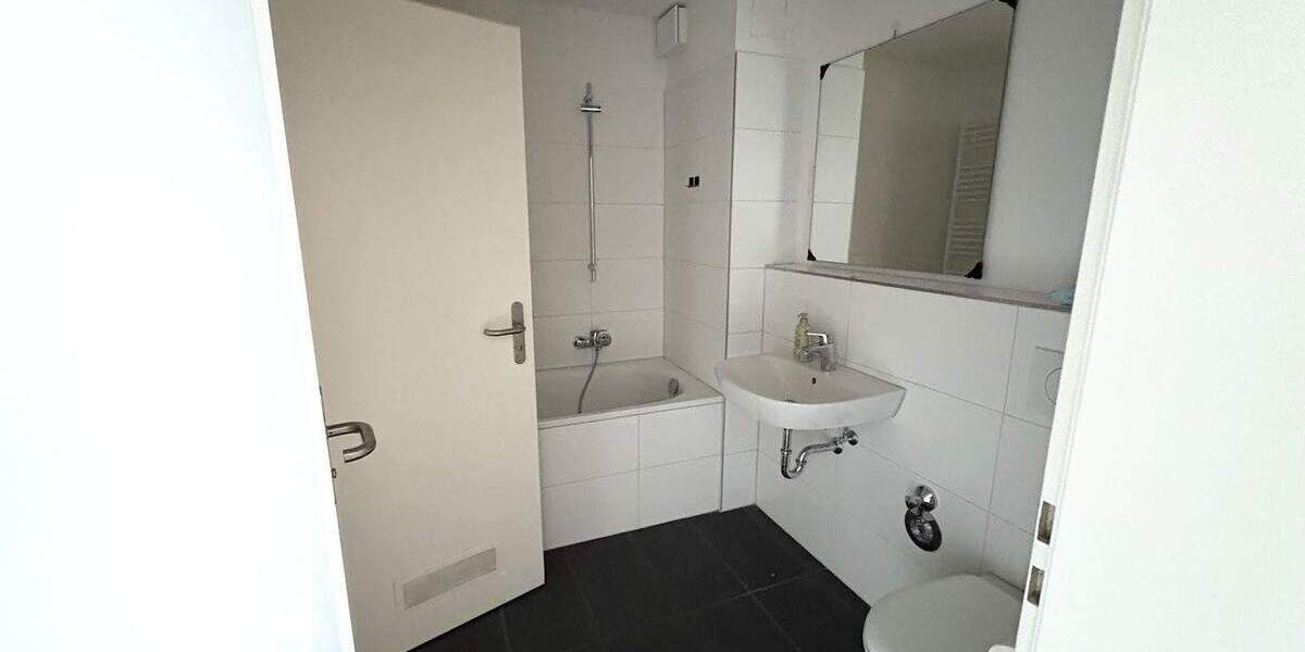 Wohngenuss & Rheinblick, frisch modernisierte 3 Zimmer mit Rundum-Panorama-Balkon, neues Bad, Aufzug 3 zimmer