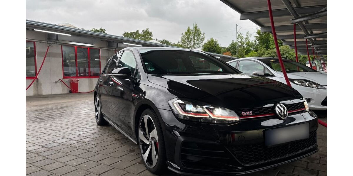 VW Golf 107.800 km 20.499 &euro; Köln 51063