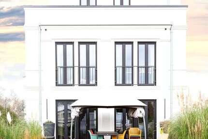 Haus zum Kaufen in Dormagen 1.599.000 € 194 m² 5 zimmer