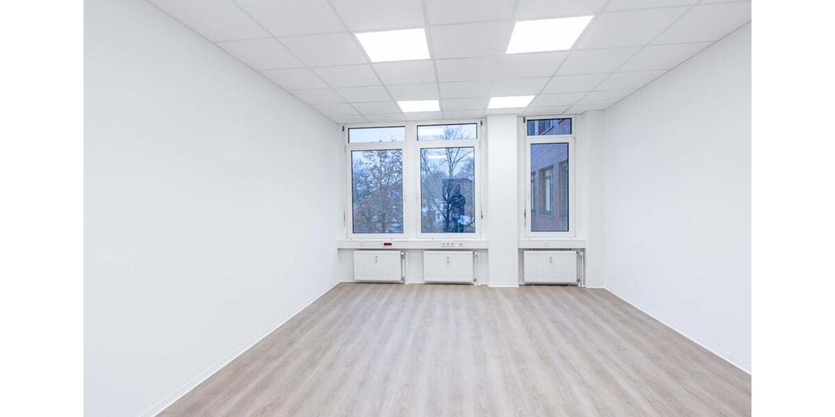 Perfekte Arbeitsbedingungen: Große Bürofläche mit voll ausgestatteter Teeküche zimmer