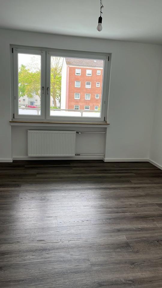 Schöne Wohnung im Grünen mit Balkon!