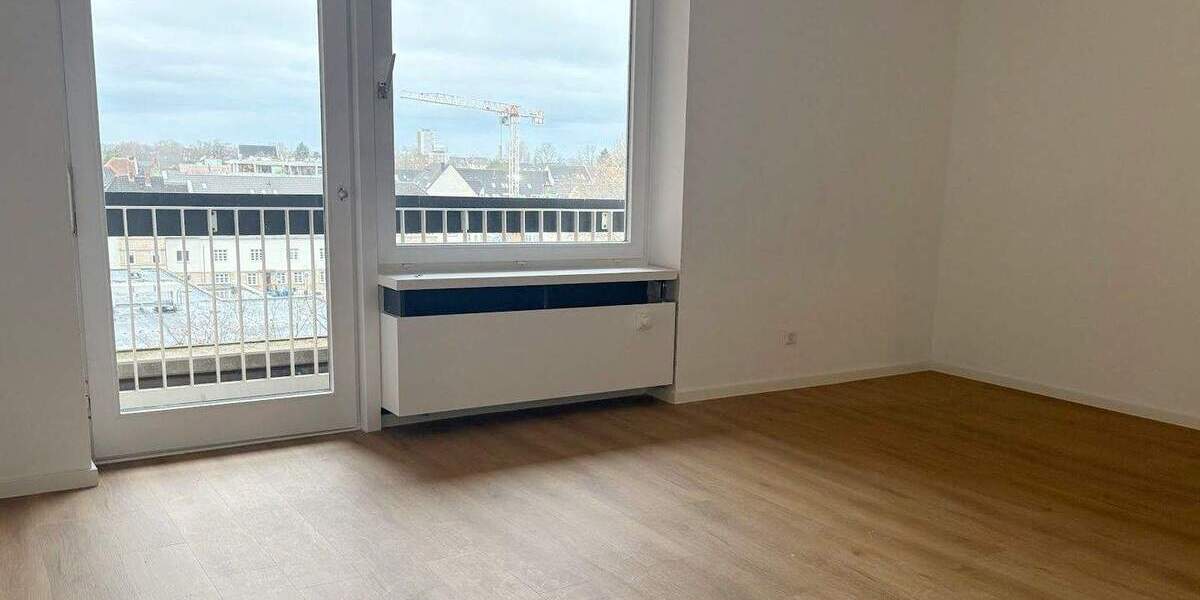 NEUES Bad* NEUER Boden* NEUES Wohngefühl* NEUE Einbauküche* 3 Zimmer + Balkon, Gäste-WC, Aufzug 3 zimmer