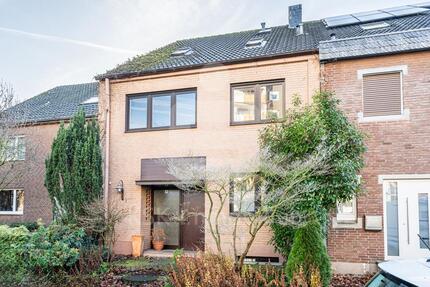 Befristeter Mietvertrag: Charmantes Reihenmittelhaus in Hürth-Efferen mit Garten, Sauna & Garage. 5 zimmer