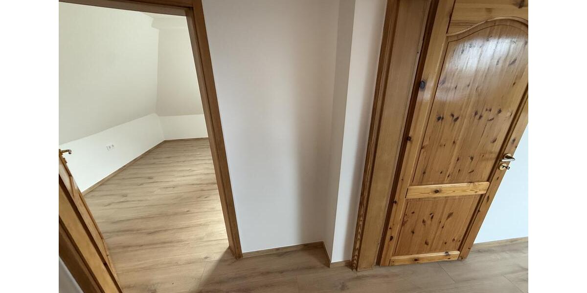 Maisonettenwohnung Bergisch Gladbach Gronau - 5 Zimmer, 135 m&sup2;, 1.700&euro; | Angebot:24662303