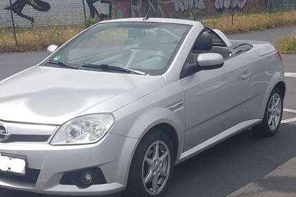 Opel Tigra 235.000 km 2.200 € Hennef 53773