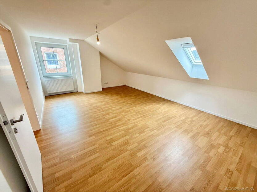 **Lichtdurchflutetes Familiendomizil in begehrter Lage von Kaiserswerth**PROVISIONSFREI**