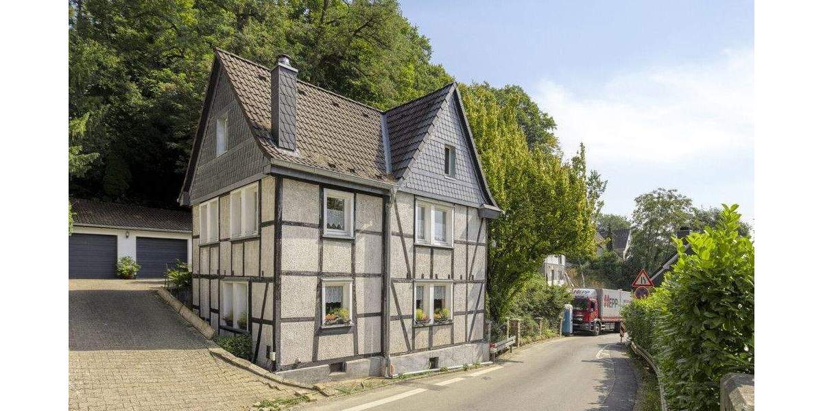 Bergisches Fachwerkhaus mit kleinen Schönheitsfehlern sucht neue Eigentümer 5 zimmer