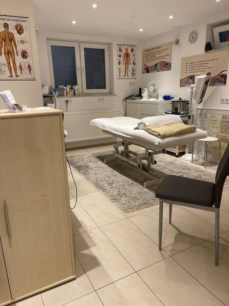 Modernisierte Doppelhaushälfte mit einer Praxis in Troisdorf Altenrath