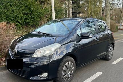Toyota Yaris 69.087 km 8.200 &euro; Bonn 53125