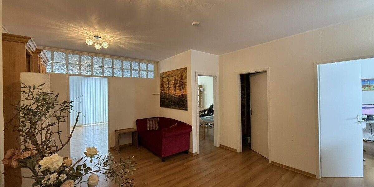 Gewerbeobjekt Siegburg - 4 Zimmer, 104 m&sup2;, 1.300&euro; | Angebot:25165365