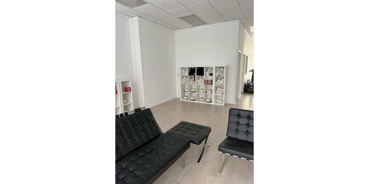 zentrales Helles Ladenlokal Büro nähe Rathausplatz zimmer