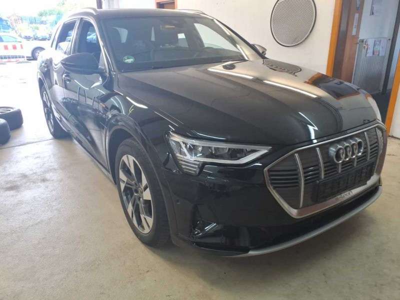 Audi e-tron 57.585 km 27.500 € Hennef 53773