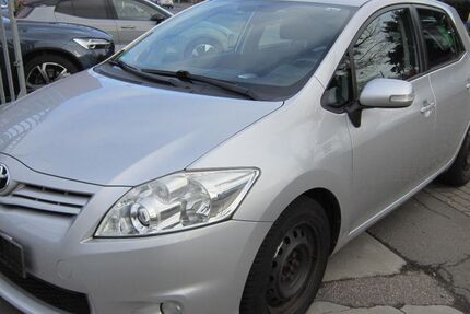 Toyota Auris 72.420 km 8.390 &euro; Köln 51105