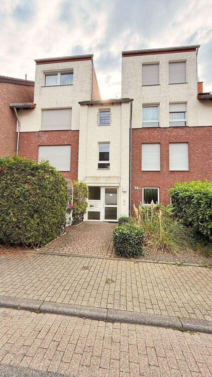 Helle ruhige 2-3 Zimmerwohnung mit Balkon und Garage
