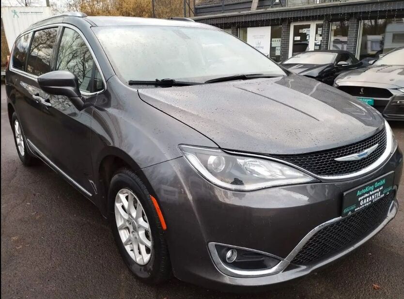 Chrysler Pacifica 102.000 km 23.500 € Königswinter 53639