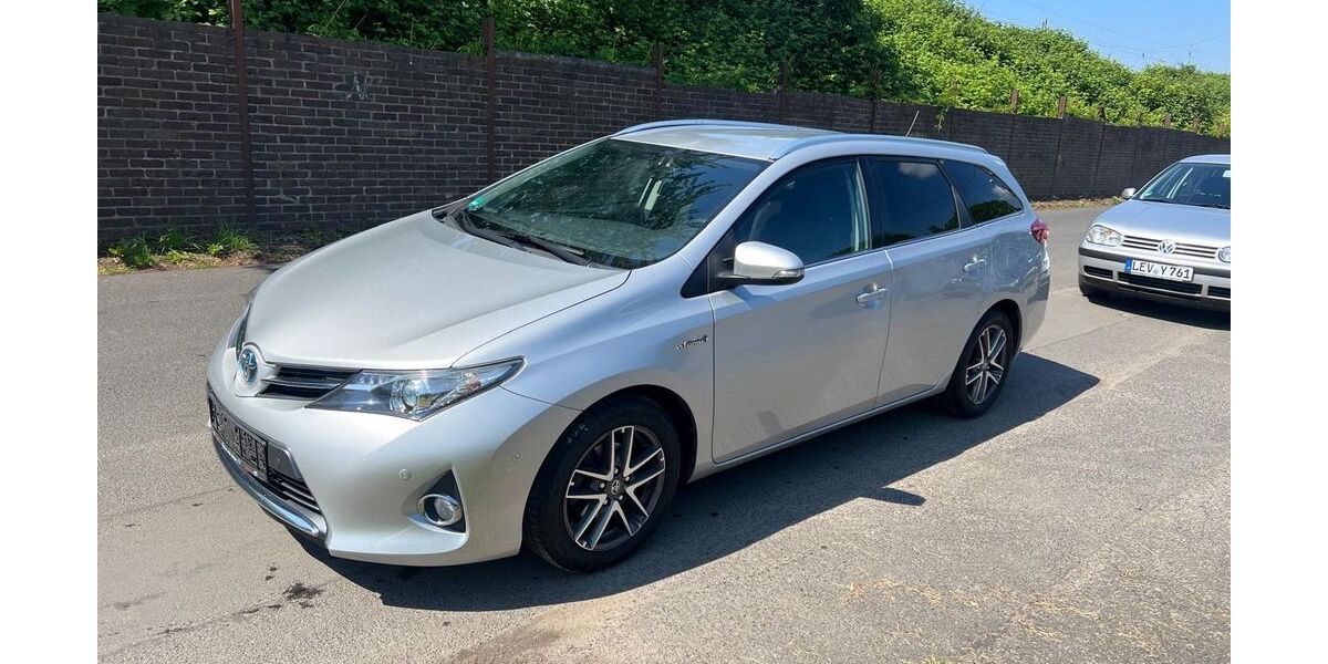Toyota Auris 117.000 km 10.900 &euro; Köln 50739