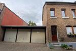Haus mit großer Dachterrasse, Garten und Garagen in der Altstadt