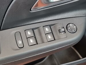 Opel Corsa Edition Komfortp. Techp. 9.521 km 20.940 € HAAN 42781