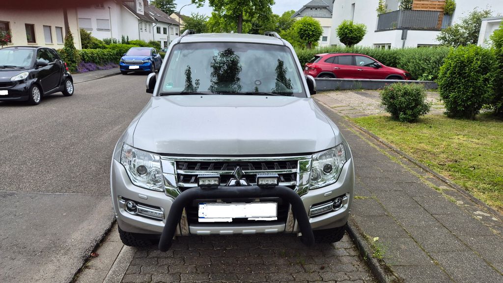 Mitsubishi Pajero 65.000 km 29.900 &euro; Bonn 53229