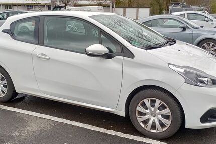 Peugeot 208 96.500 km 5.690 &euro; Bonn 53121