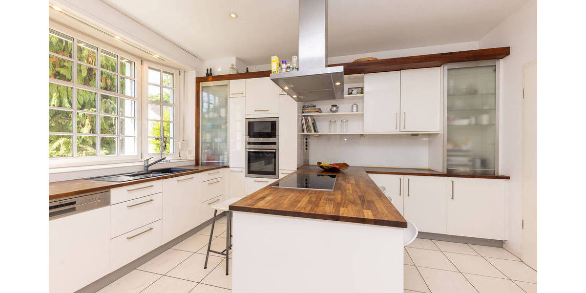 Einfamilienhaus Köln / Lövenich Lövenich - 8 Zimmer, 300 m&sup2;, 1.990.000&euro; | Angebot:25664367