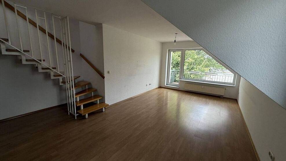 schöne helle 2,5-Zimmer Whg., Küche, Diele, 2 x Bad inkl. Stellplatz