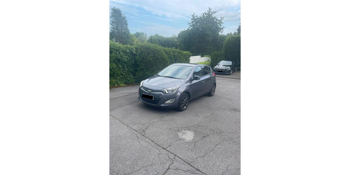 Hyundai i20 63.810 km 6.100 &euro; Solingen 42697