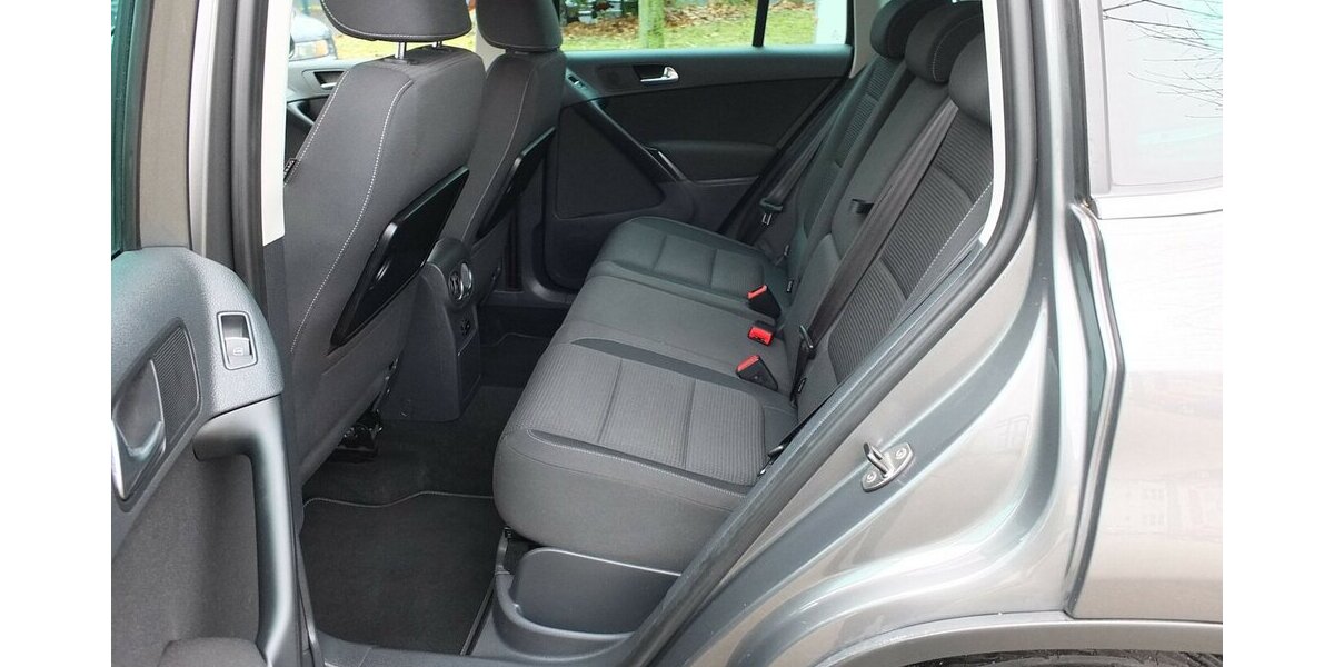 VW Tiguan TEAM orig.ATM ca 52 tkm XENON AHK PARKPILOT 112.432 km 10.598 &euro; Köln 50858