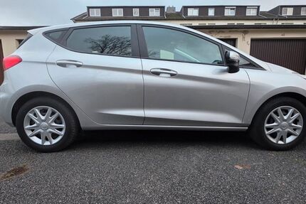 Ford Fiesta 17.717 km 12.300 &euro; köln 51061