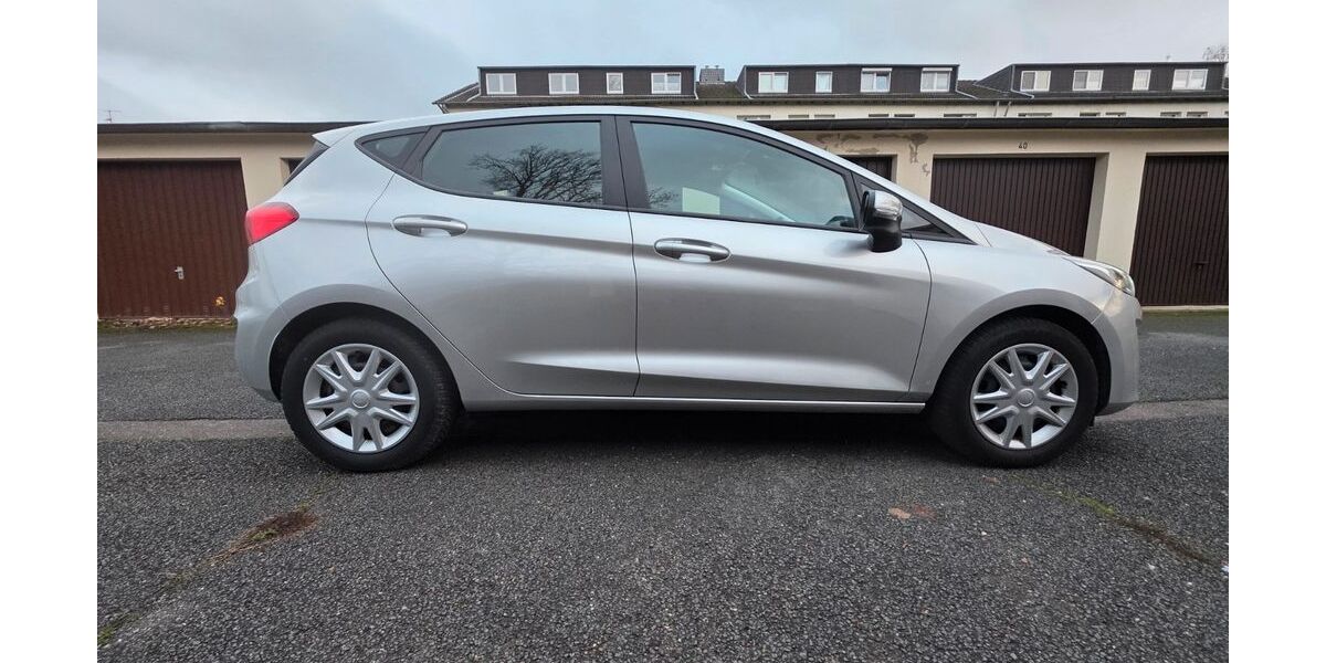 Ford Fiesta 17.717 km 12.300 &euro; köln 51061