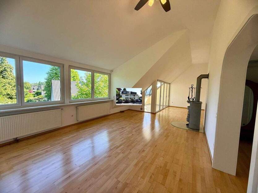 Lichtdurchflutete Dachgeschoss Wohnung in D-Urdenbach zu verkaufen 5 zimmer