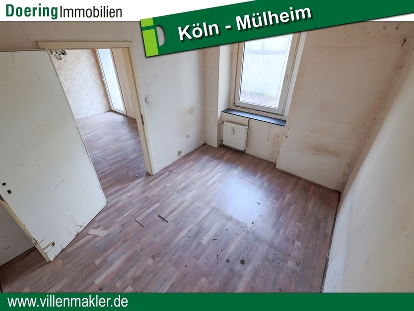 Entkernte Erdgeschoss-Wohnung mit eigenem Garten