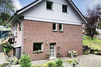 Einfamilienhaus mit Einliegerwohnung und großem Garten in Neunkirchen-Seelscheid 6 zimmer