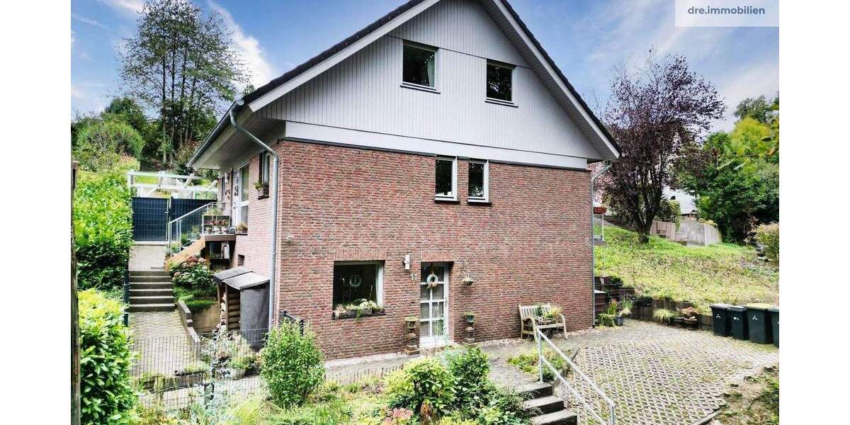 Einfamilienhaus mit Einliegerwohnung und großem Garten in Neunkirchen-Seelscheid 6 zimmer