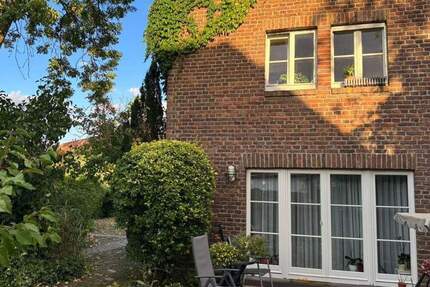 Lichtdurchflutete-2,5-Zi-Terrassenwohnung-mit-Garten-im-exclusiven-Vierkanthof 2 zimmer