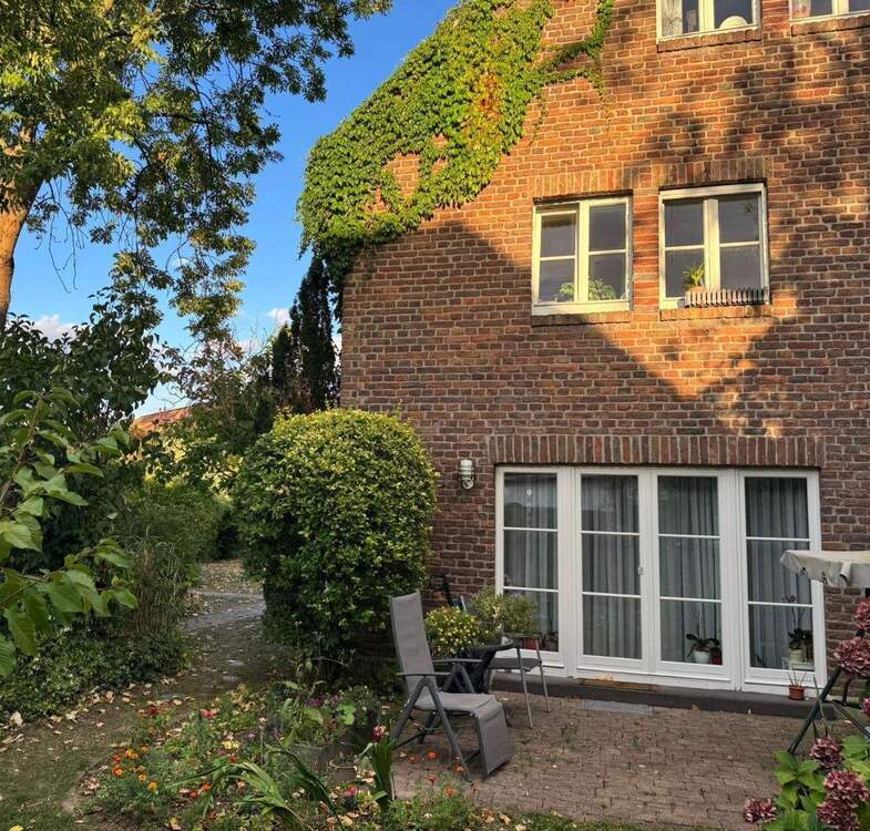 Lichtdurchflutete-2,5-Zi-Terrassenwohnung-mit-Garten-im-exclusiven-Vierkanthof 2 zimmer