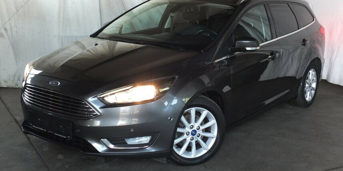 Ford Focus TITANIUM WM26: NAVI KLIMAAUTOM EINPARKHILFE 134.288 km 6.998 &euro; Köln 50858