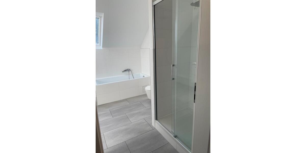 Dachgeschoßwohnung Solingen Aufderhöhe - 4 Zimmer, 80 m&sup2;, 950&euro; | Angebot:25755324