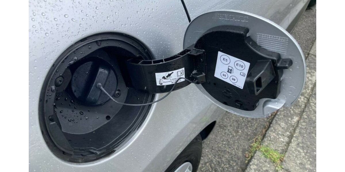 Renault Clio GT Bose Klima Navi 30.tkm ServNeu GARANTIE 30.000 km 12.000 &euro; Erftstadt 50374