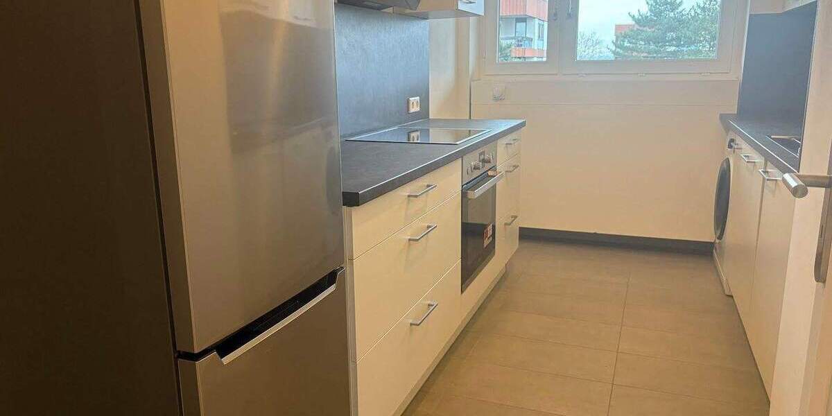 NEUES Bad* NEUER Boden* NEUES Wohngefühl* NEUE Einbauküche* 3 Zimmer + Balkon, Gäste-WC, Aufzug 3 zimmer