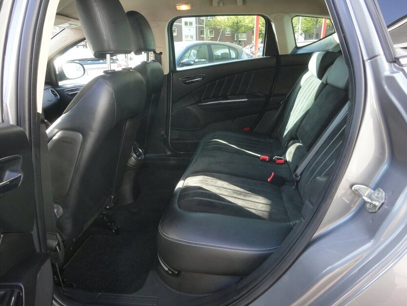 Lancia Delta Oro 1,9d 140 KW 2.Hd Klimatr+Navi+LederPDC 167.000 km 4.950 € Neuss 41462