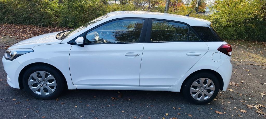 Hyundai i20 140.000 km 6.800 € Düsseldorf 40470