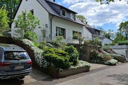 Freistehendes Einfamilienhaus mit 2 Wohneinheiten und Garten in Haan-Ost