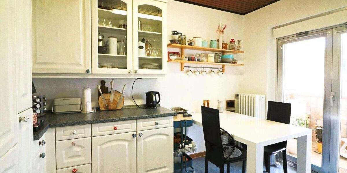 ***** 3-Familienhaus + zusätzlicher Bebauungsmöglichkeit - Erschließung aus Sackgasse***** 9 zimmer