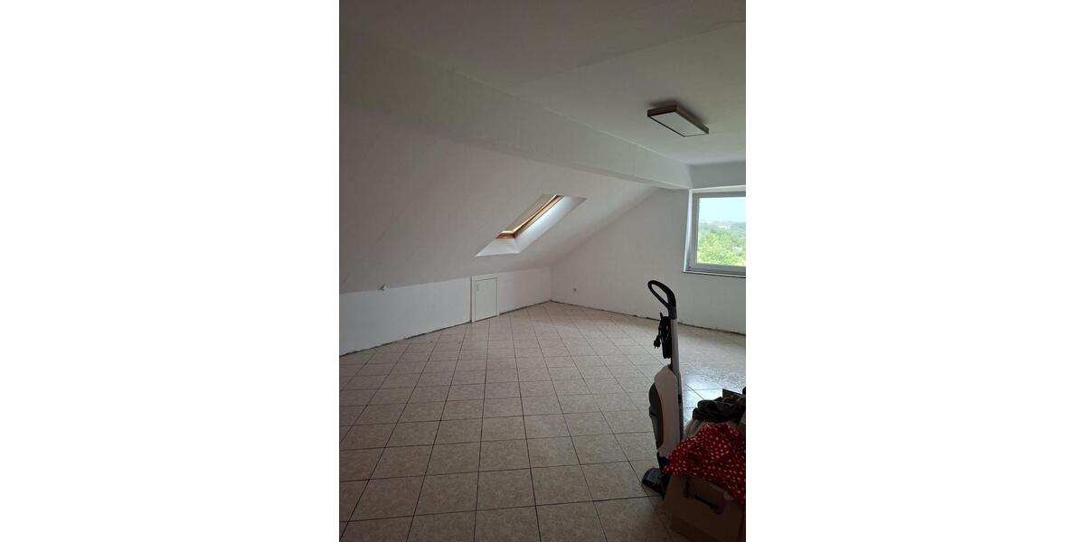 Dachgeschoßwohnung Overath - 4 Zimmer, 92 m&sup2;, 1.200&euro; | Angebot:27545648