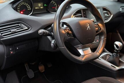 Peugeot 308 100.000 km 6.999 &euro; Köln (Ostheim) 51107