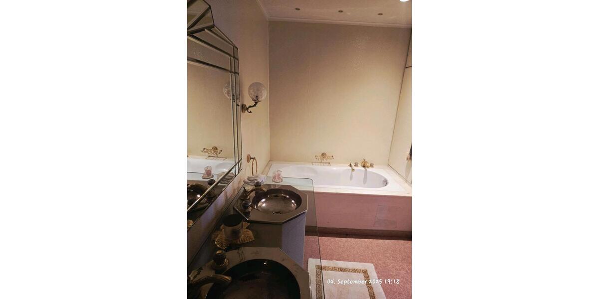 Etagenwohnung Bedburg - 6 Zimmer, 180 m&sup2;, 1.800&euro; | Angebot:25216102