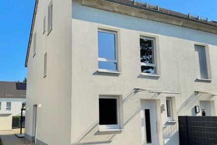 Moderne Doppelhaushälfte mit 5 Zimmern, Garage, Garten in Köln